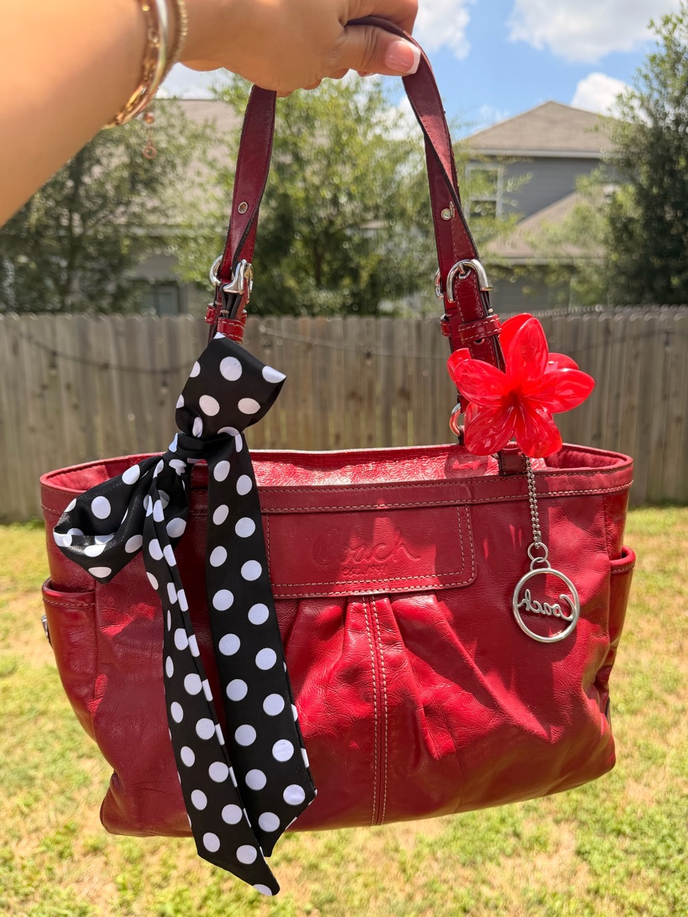 SOLD Coach East West Red Patent Leather Gallery Tote 2009 Vintage Y2K 💋 - Picture 4 of 13